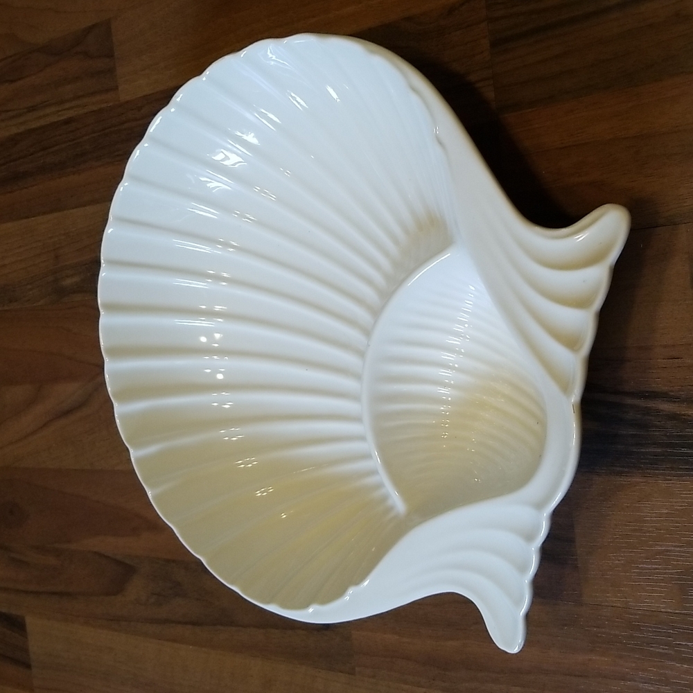 Shell Shaped Vintage Cream Ceramic Chip & Dip Serving Dish
